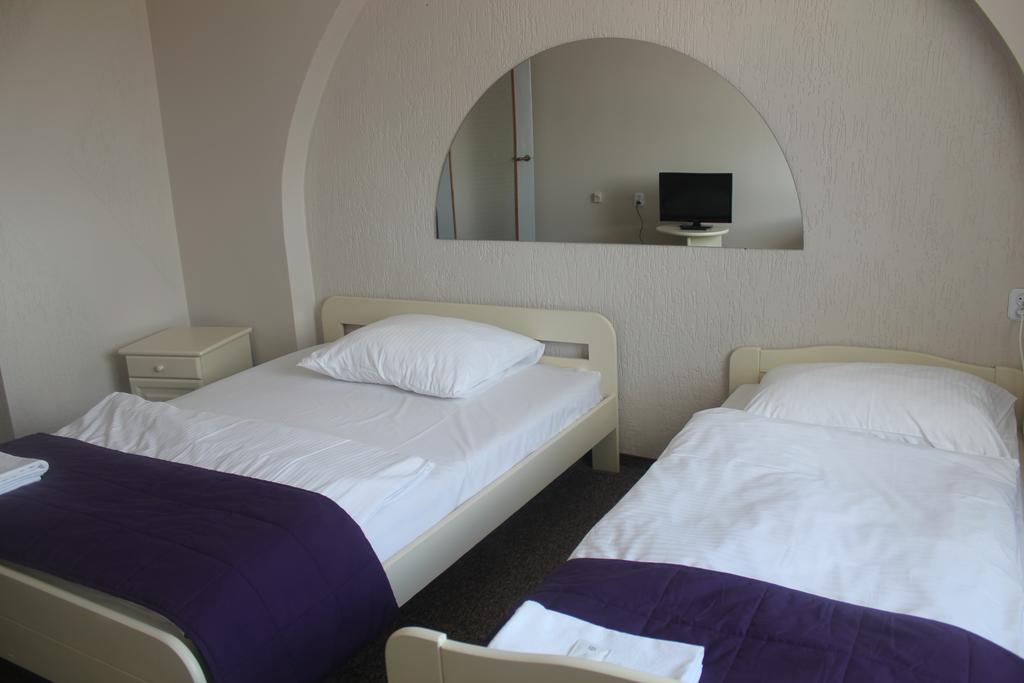 Hotel Pod Debem Zielona Góra Dış mekan fotoğraf