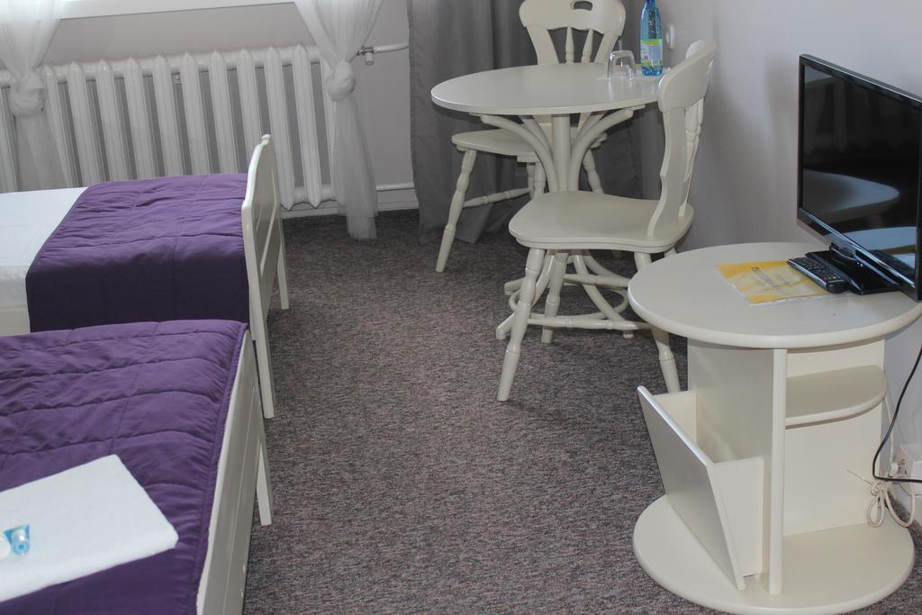 Hotel Pod Debem Zielona Góra Dış mekan fotoğraf