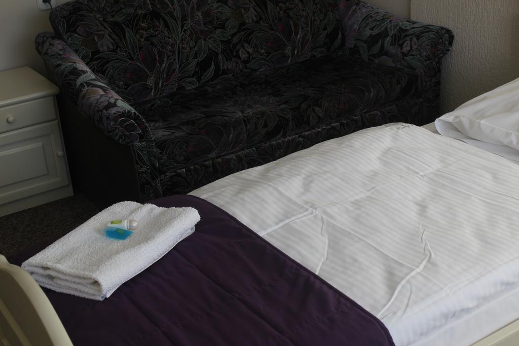 Hotel Pod Debem Zielona Góra Dış mekan fotoğraf