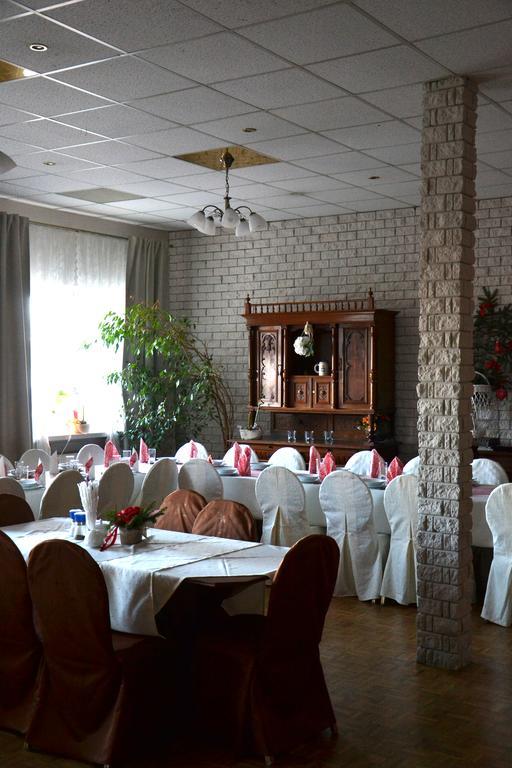 Hotel Pod Debem Zielona Góra Dış mekan fotoğraf
